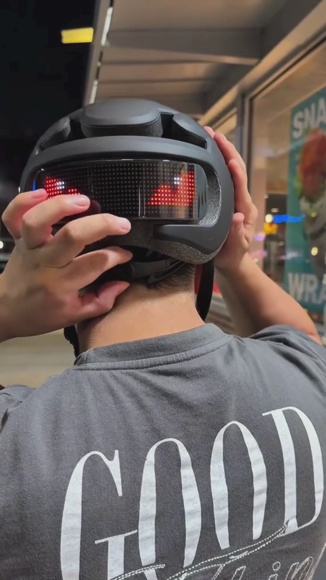 Charger la vidéo : Casque LED Brighteez™